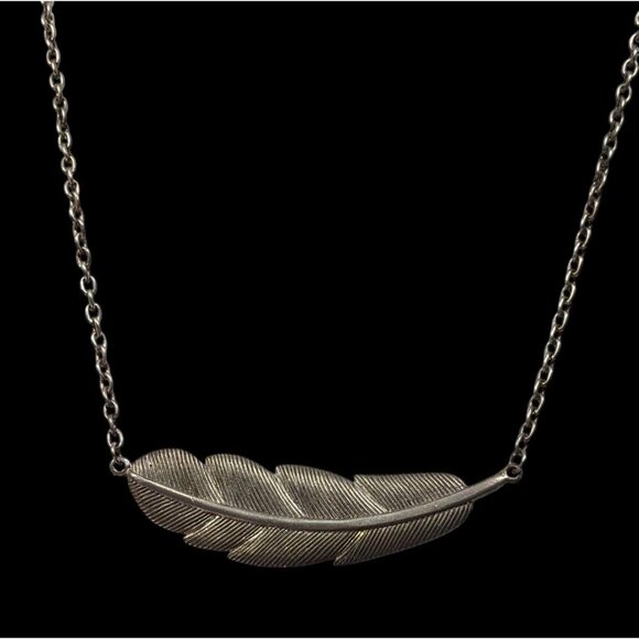 Nature Inspired Silver Tone Feather Necklace - Picture 2 of 6